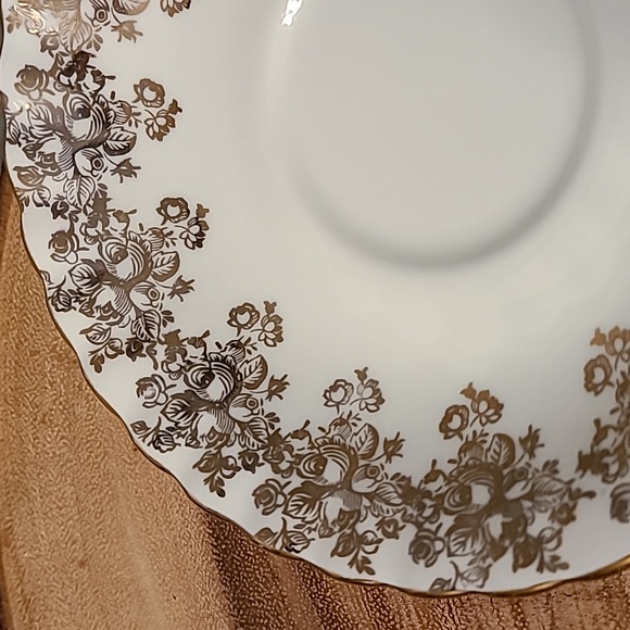 Vintage Royal Albert - gold vines teacup & saucer - amazing condition - Picture 7 of 11